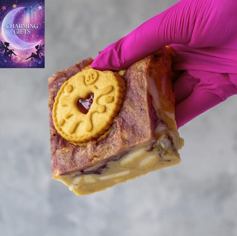 Blondie Slab with Jammie Dodger