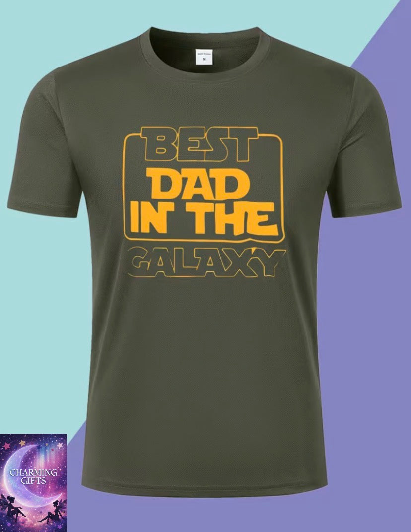 Men's Short Sleeve T-Shirt with Best Dad in the Galaxy Print, Casual Comfortable Breathable Top, Suitable for Daily Wear Outdoor Sports, Soft Skin-Friendly Machine Washable, Perfect for Football