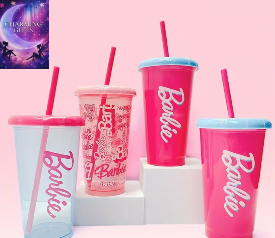 Set of 4 plastic cups with straws