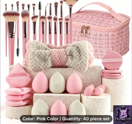 Popular Choice 40pcs of pink makeup kit, the set includes a multi-size soft brush, a variety of makeup eggs, a portable large-capacity travel makeup bag, and a full set of pink 2025 Internet makeup brushes