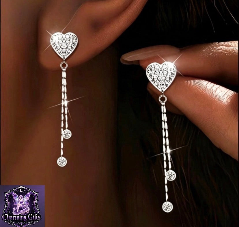 A Pair of Luxurious Minimalist Heart Chain Stud Earrings with Synthetic Synthetic Zirconia, Perfect for Autumn and Winter Wear – Ideal Gift for Best Friends or Parties. Suitable for Daily Commute, Music Festivals, Halloween, Christmas Celebrations &