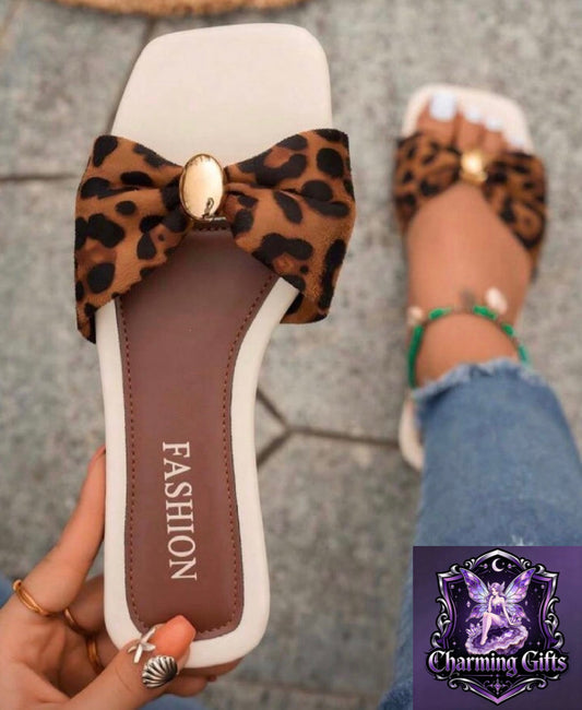 New Arrival Women's leopard print Sandals, Flat Square Toe Design, Fresh Bow Accent, High-End Gold-Tone Hardware, Slip-On Style, Lightweight & Comfortable, Mix & Match , Suitable For Home, Spring/Summer Outdoor, Street Fashion Beach Slippers