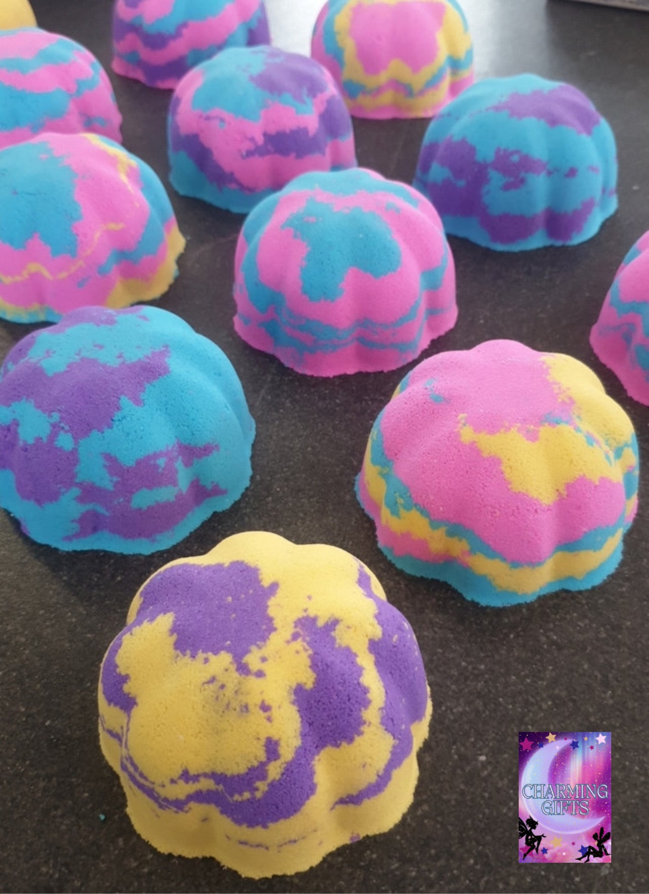 Disco light bath bomb